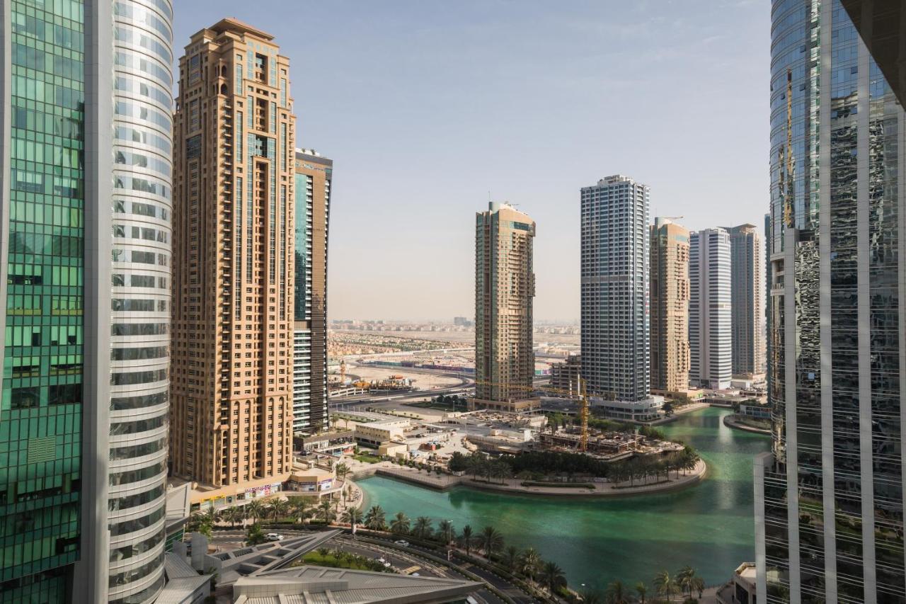 Higuests - Cozy Studio With Panoramic Views On The Lake Apartment Dubai Bagian luar foto